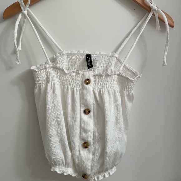 H&M Tops - H&M cropped white tank